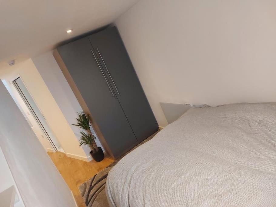 1 Bedroom Modern Duplex Саутхамптън Екстериор снимка